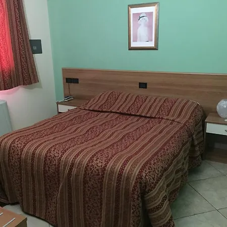 Le Corti Pitstop فندق فيرّارا